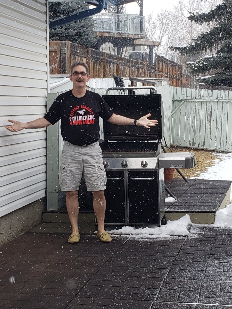 BreakawaySR's tweet photo. First #barbecue of #Spring (?) #ItsSnowingAgain https://t.co/PSGXTblzoM