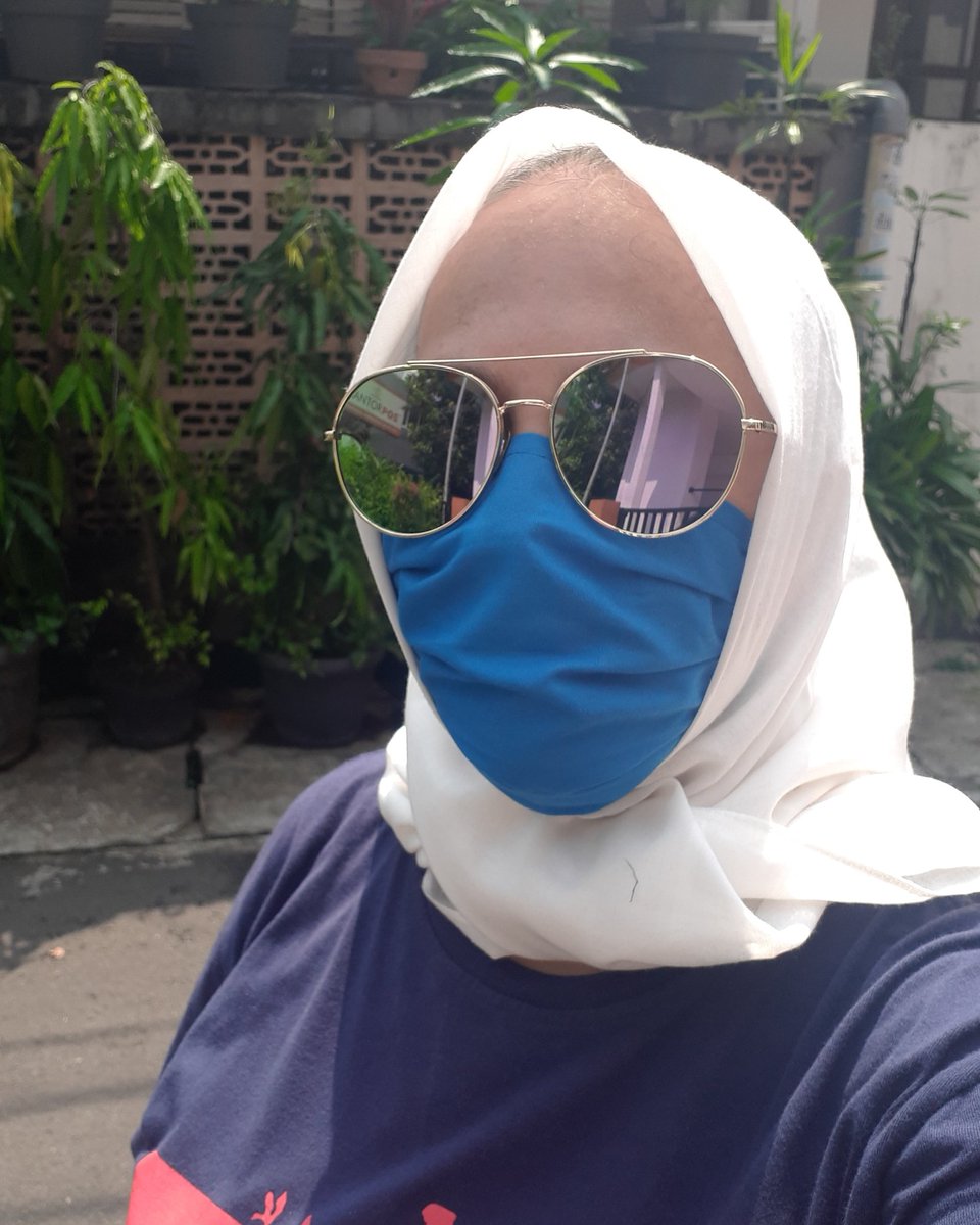 Nila_1410's tweet photo. Berjemur memakai masker kain hand made by @AustinUtammy..Aneka warna https://t.co/teODg6d1y1