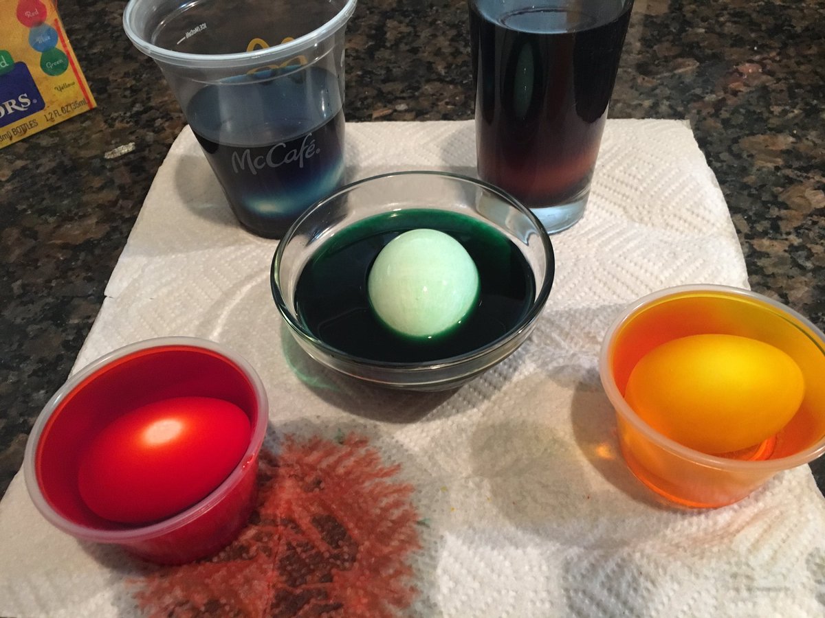 702Sunshine's tweet photo. I’m still a big kid @ ❤️ sometimes..they will be yummy deviled eggs later! #Eastergoodness 🐣😍😍😍🥚 https://t.co/vgIUbJnEgM