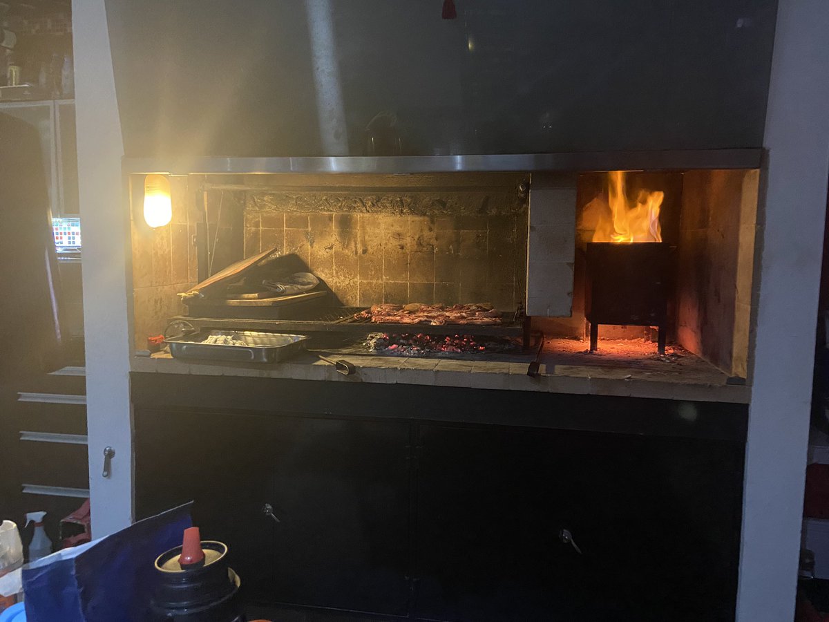 aledefilippo1's tweet photo. En casa asadito tempranito no más https://t.co/EWg9qD45NB