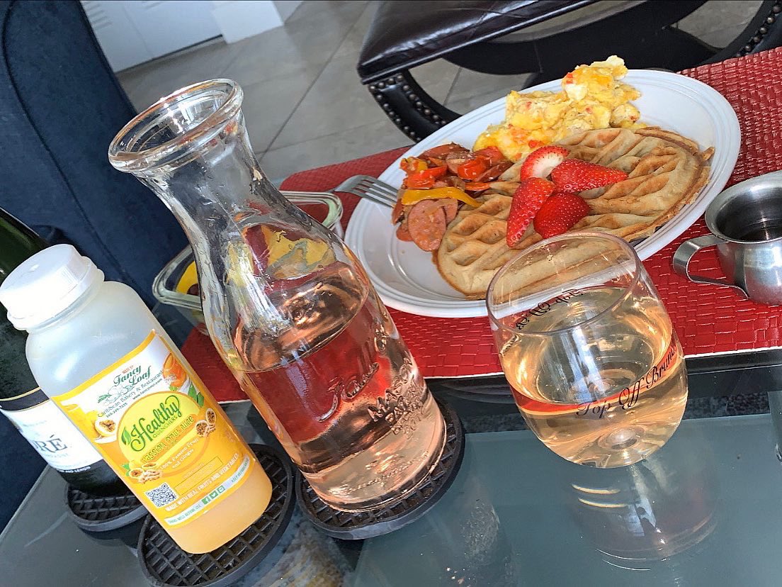 MrBAAD's tweet photo. Happy Easter from Di Top Off Boss! 
🧇🍳🥓🧀🍇🍓🍌🍈🍍🥂
Cc: @topoffbrunch 
.
.
#WeBrunchin #BAADlife #TopOffBrunch #SheAskMeWhatIDrinkin #JuiceAndChampagne  #Quarantine #brunch #brunchtime #brunchathome #champagne #mimosa #mimosas #mimosasunday #easter2020 #StayHome #StayAtHome https://t.co/R9BapcgTQP