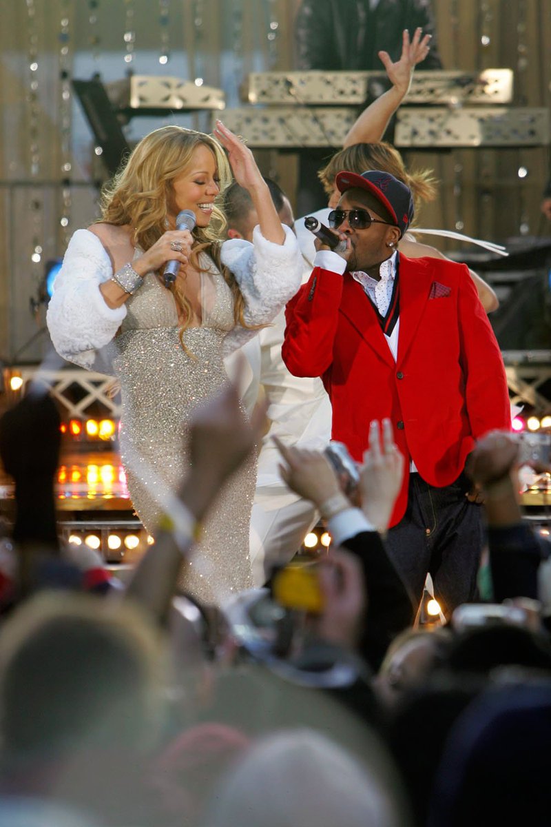 . @MariahCarey on Good Morning America preforming in Times Square (2005)