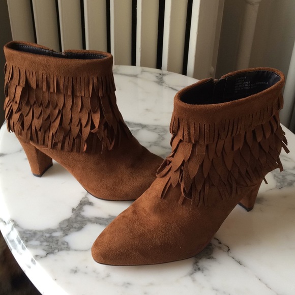 didysposhcloset's tweet photo. So good I had to share! Check out all the items I'm loving on @Poshmarkapp from @Rockette91 #poshmark #fashion #style #shopmycloset #comfortview #bodycentral #enzoangiolini: https://t.co/wTedW4YLg2 https://t.co/QMinflmH92