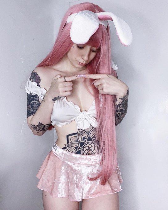 ummm excuse me... could i be ur bunny? hehe jk... unless. 🐰 https://t.co/0JcDWi1vE6<a href="/tag/signsyoureasub"class="tags"><span>#signsyoureasub</span></a>