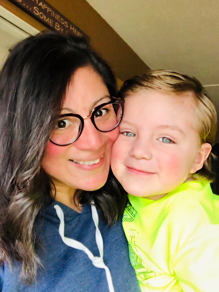 bea_pedraza's tweet photo. Happy Easter from my family to yours! 🐣 🐰 💛 https://t.co/fgomR9xD3M