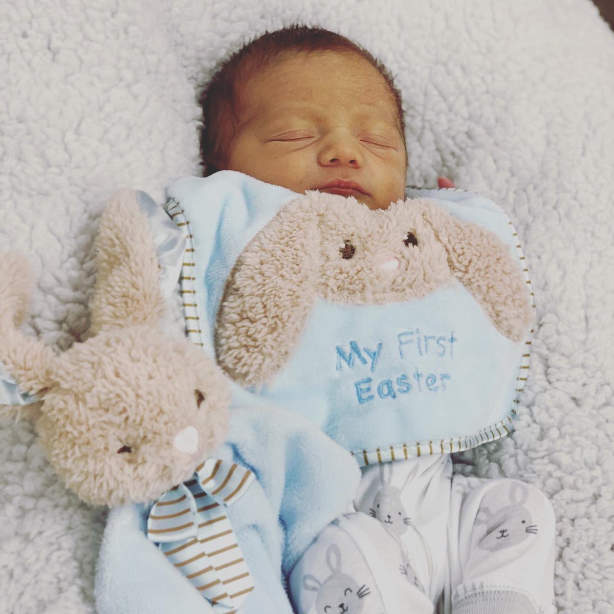 Hailes_13's tweet photo. Rowyn’s First Easter and I am obsessed💙💙💙💙 https://t.co/iL2P1hEb3D