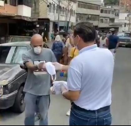 AlcaldiaBaruta's tweet photo. #BarutaReporta
Esta semana:
• Hemos entregado más de 7.000 tapabocas como medida preventiva frente al #Coronavirus: https://t.co/mCaG0EMoXs
• Gracias al apoyo de @unicefvenezuela y @Fundainil entregamos alimentos a 265 familias de niños de #TodosPueden: https://t.co/eJCYb1eFXu https://t.co/Fklql1O2K4