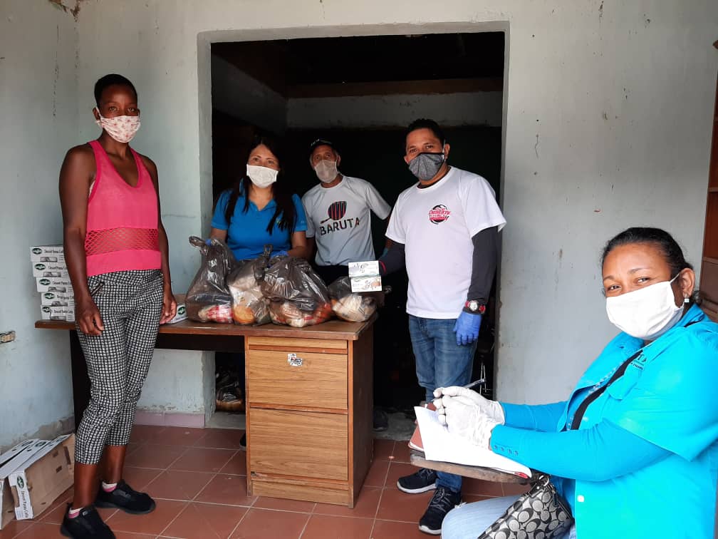 AlcaldiaBaruta's tweet photo. #BarutaReporta
Esta semana:
• Hemos entregado más de 7.000 tapabocas como medida preventiva frente al #Coronavirus: https://t.co/mCaG0EMoXs
• Gracias al apoyo de @unicefvenezuela y @Fundainil entregamos alimentos a 265 familias de niños de #TodosPueden: https://t.co/eJCYb1eFXu https://t.co/Fklql1O2K4