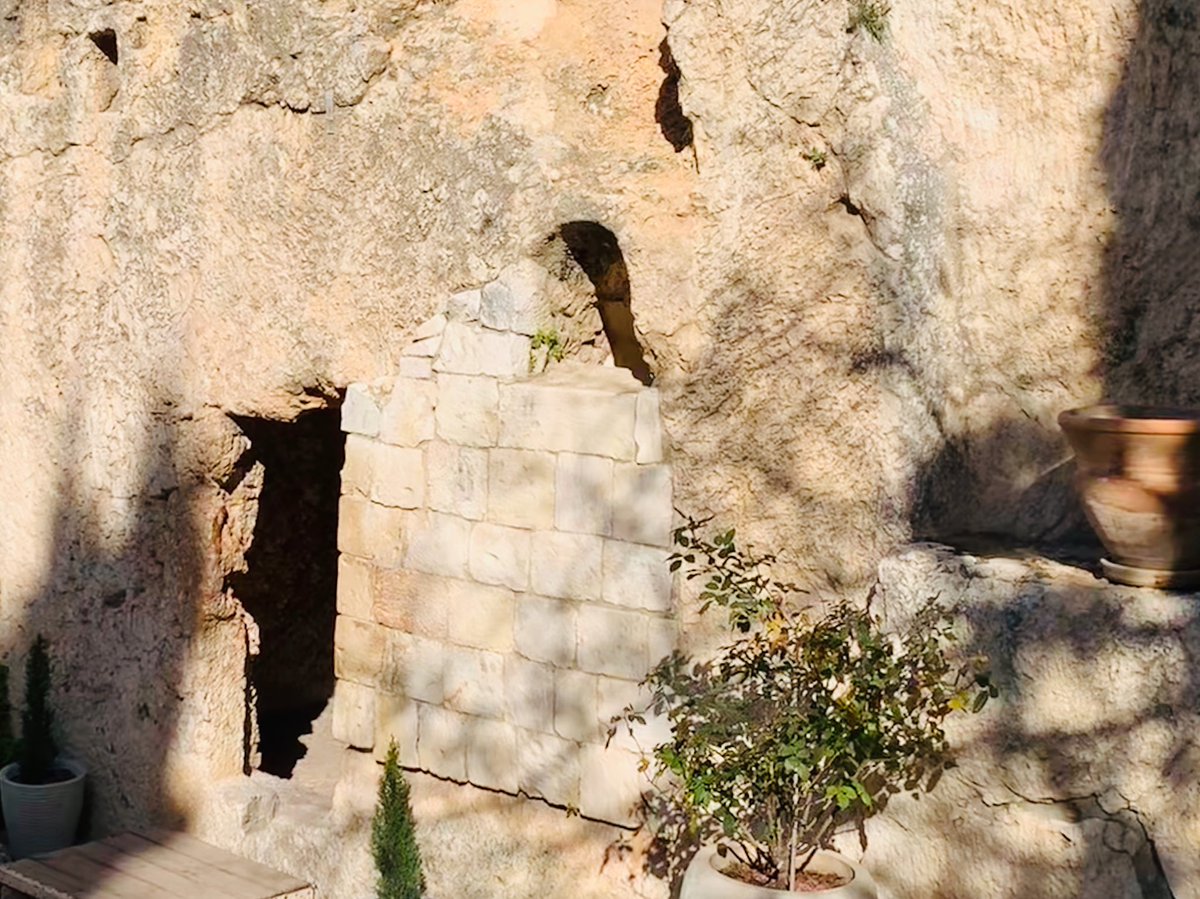 CelyLizardo's tweet photo. ...that Christ died for our sins according to the Scriptures, and that He was buried, and that He was raised according to the Scriptures... 1Corinthians15:3b-4 #HeIsRisen #HeIsOurOnlyHope https://t.co/RtZXPsBV5f