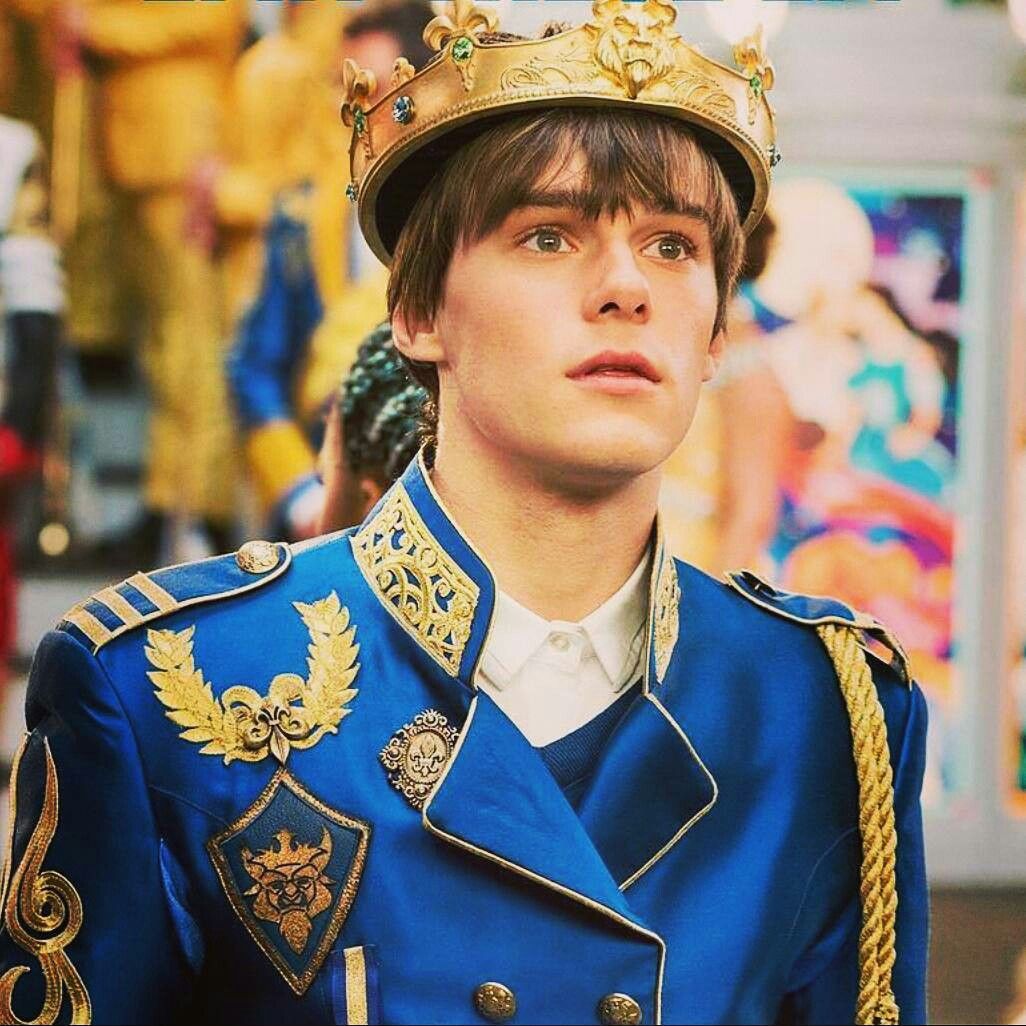 Marian15252's tweet photo. Mitchell Hope es perfecto para ser el Príncipe Maxon en la adaptación de La Selección 💖
@netflix @kieracass @MitchellHope 
#MitchellHopeforMaxon https://t.co/hAuVftrDf5