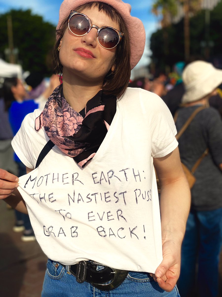 claragabriel's tweet photo. @DavidAgStone @realDonaldTrump @JoeBiden @womensmarch #IMarched for #NeverRapists #TimesUpBiden #istandwithtara https://t.co/mnmENA1dL5