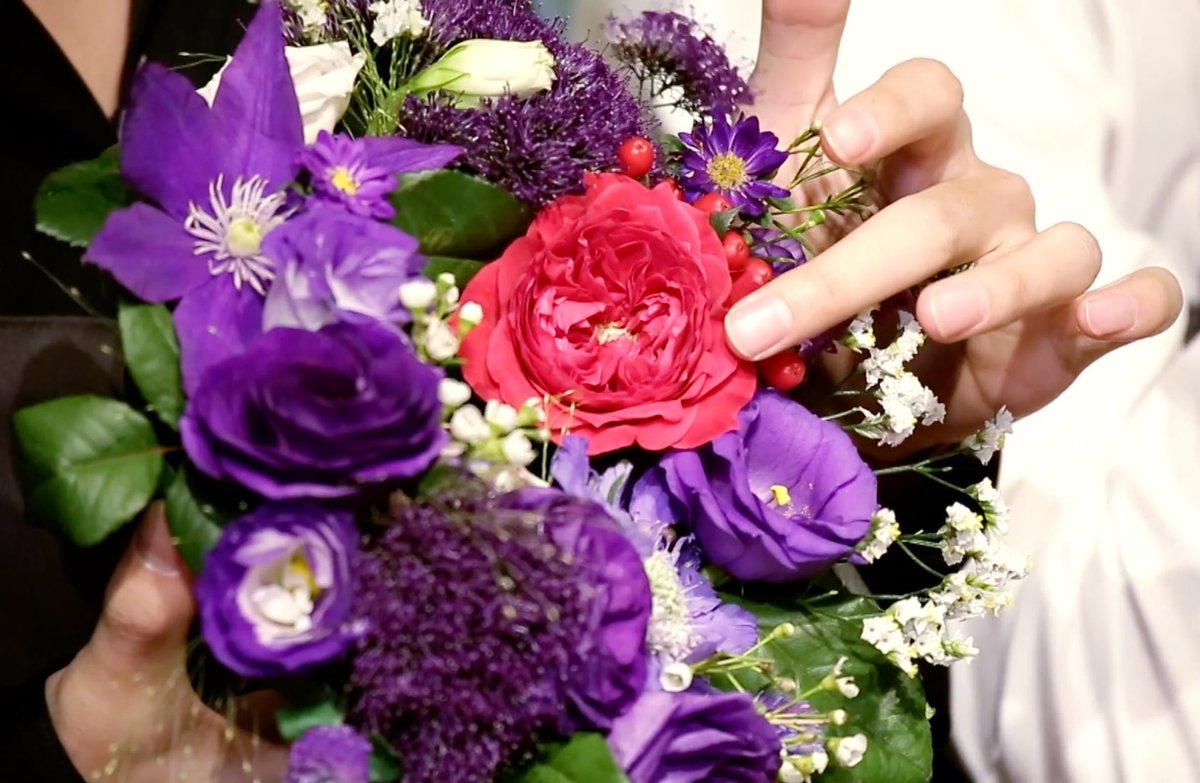 A thread of Taehyungs beautiful hands featuring his pretty rings: