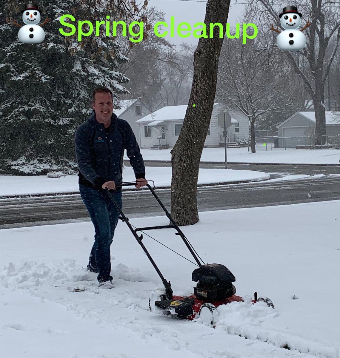 dgregoria's tweet photo. Spring cleanup Minnesota style! #mnwx #aprilsnow #minnesota https://t.co/Il5Iox4yvx