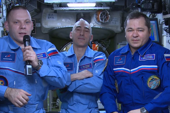 And celebrations don't only take place on Earth!Earlier today Russian cosmonauts Oleg Skripochka, Anatoly Ivanishin, and Ivan Wagner wished the world a Happy Cosmonautics Day from the  @Space_Station!7/