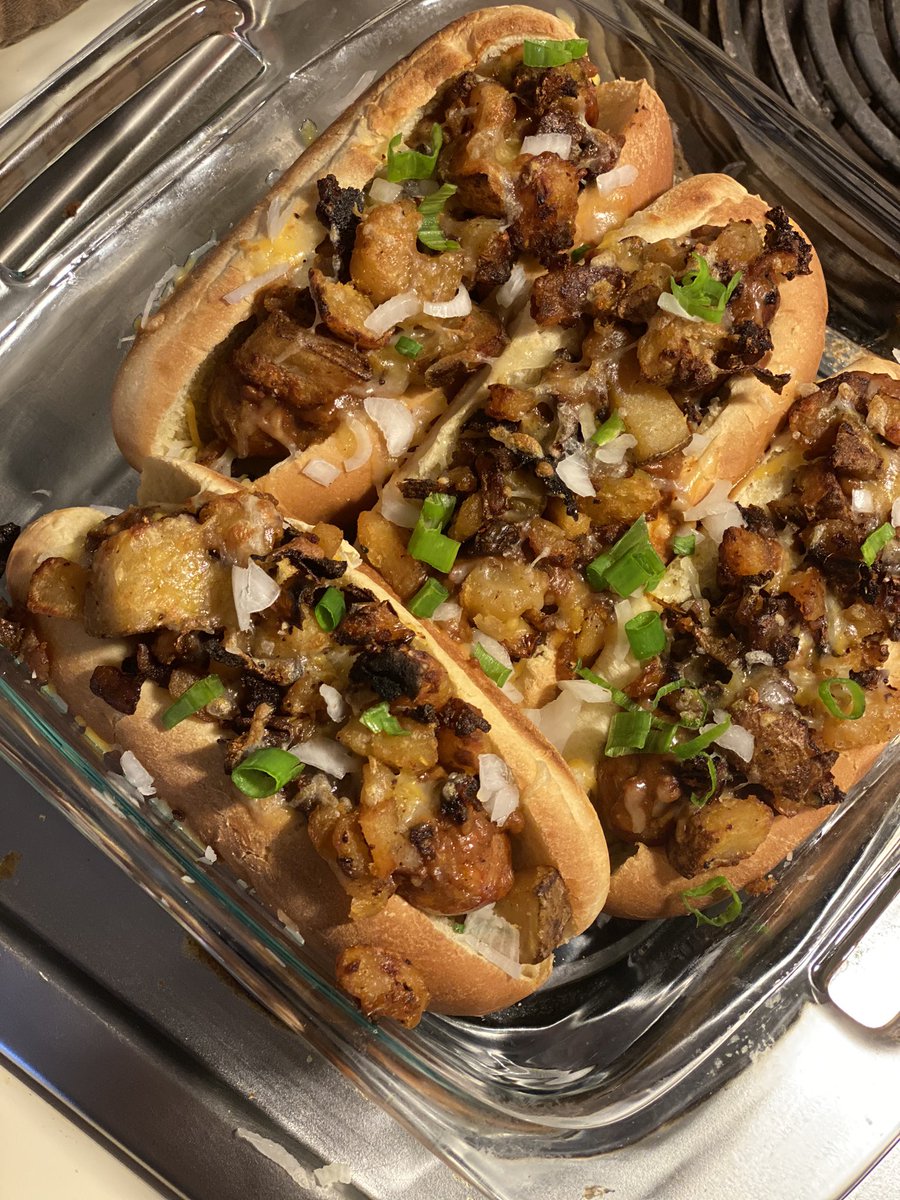 ajohnson_521's tweet photo. I may be on to something here ๐ค Brats topped with fried potatoes + onions + peppers + bacon, chili and cheese ๐๐ฝ๐ #CookingChronicles https://t.co/laJpNnY52N