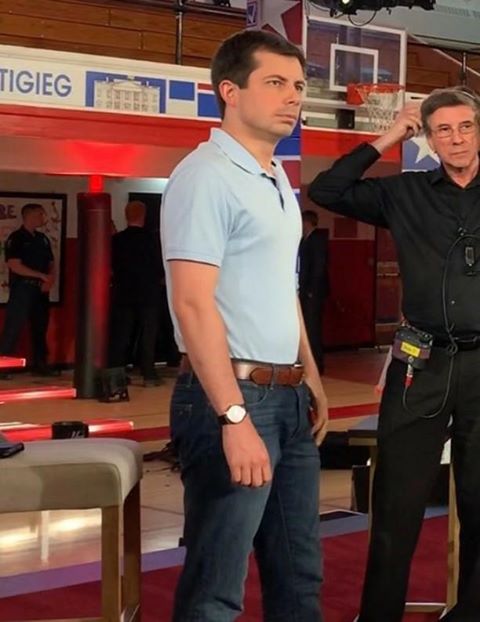 Happy Easter!My gift to all you lovely people is 'Bittijeans'. Yes, that's right, Pete in jeans.   #petebuttigieg  #chastenbuttigieg  #TeamPete  #buttijeans