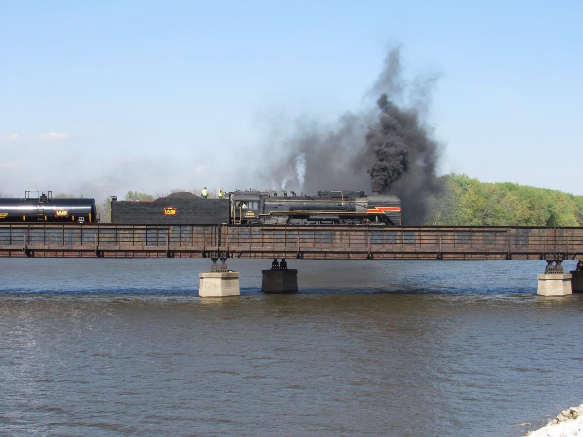 action_set's tweet photo. We are a little late but we hope everyone had a great #happyeaster here is a shot of the #iowabolt from last years trek to #illinois crossing the #Mississippiriver #iowainterstaterailroad #iais6988 #steam #railfan #midwest @IAISRR https://t.co/w3TV78aTOO
