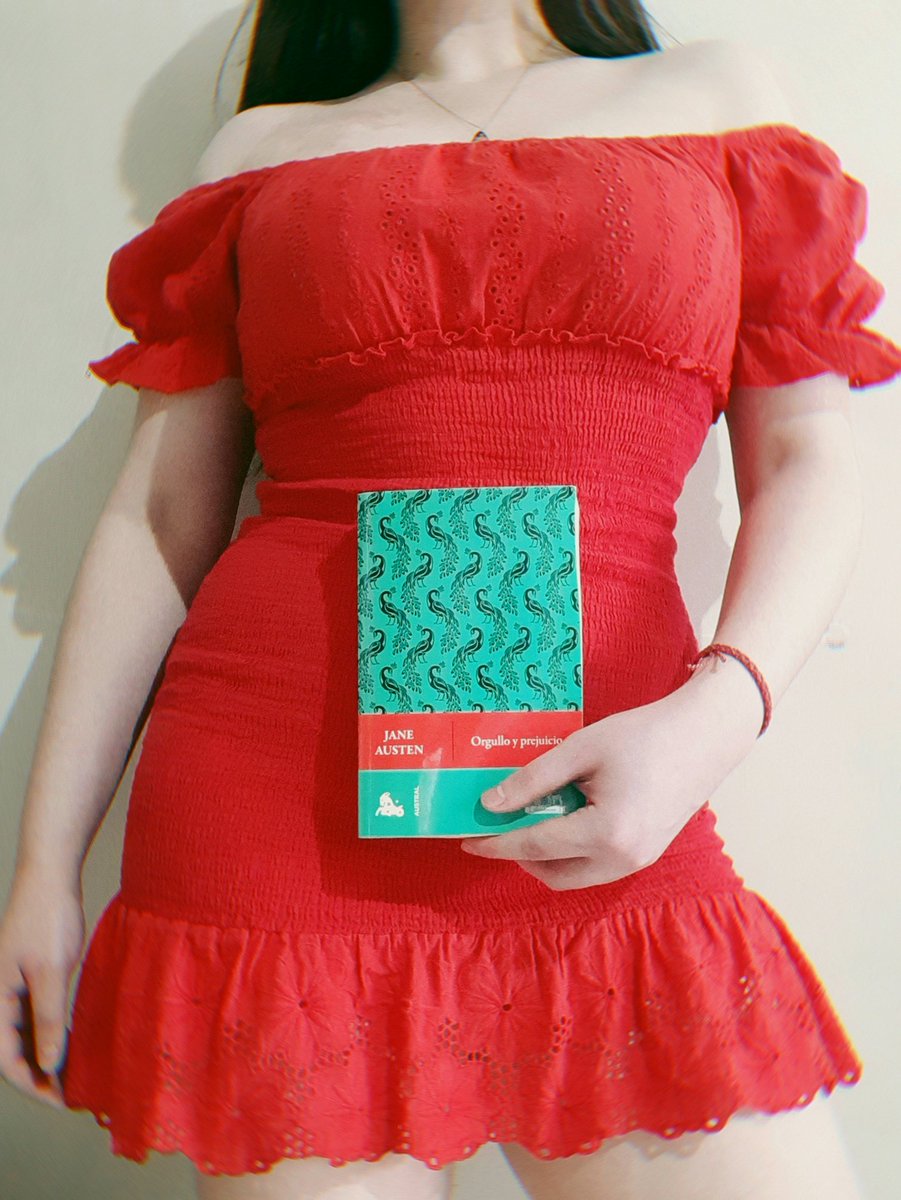 nallamie's tweet photo. mi intento de hacer outfits con mis libros💕

♡ Ficciones de JLB
♡ Poesía completa de C.P. Cavafis
♡ Orgullo y prejuicio de Jane Austen
♡ El castillo ambulante de Diana Wynne Jones https://t.co/CzBqsu4rPo