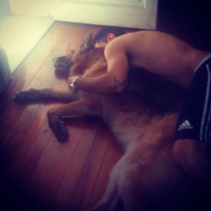 AgusDiaz1's tweet photo. Vuelvo a mi cucha rengueando, estas ganas borrachas de volverte a ver 🐾❤ https://t.co/Q907uppioT