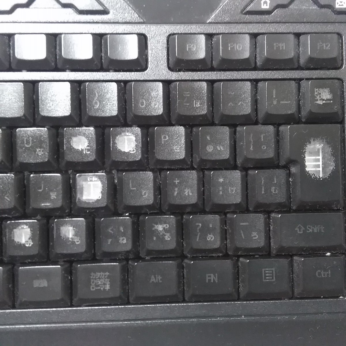 つくえのらくがき研究所 文字が消えまくっていたキーボード にコーヒーをぶちまけたので 新しいのを買いました ついでにマウスも 丸くてかわいい ﾉ ﾉ