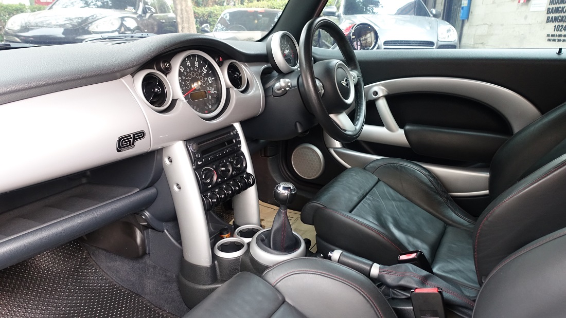 PorscheForSale2's tweet photo. ขาย MINI COOPER S JCW GP (R53) หายาก สภาพดี

++ Rare Item ++
 ราคาเพียง 1.79 MB นักสะสมไม่ควรพลาด

- Gray with Black Interior
- GP0232 Numbered Sticker to roof
- Limited to a production run of 2,000 units
- 54,512 km / MY 2006

Tel 061-559-8911

#miniมือสอง #รถมินิ #มินิคูเปอร์ https://t.co/BRQ1a3Sh5v