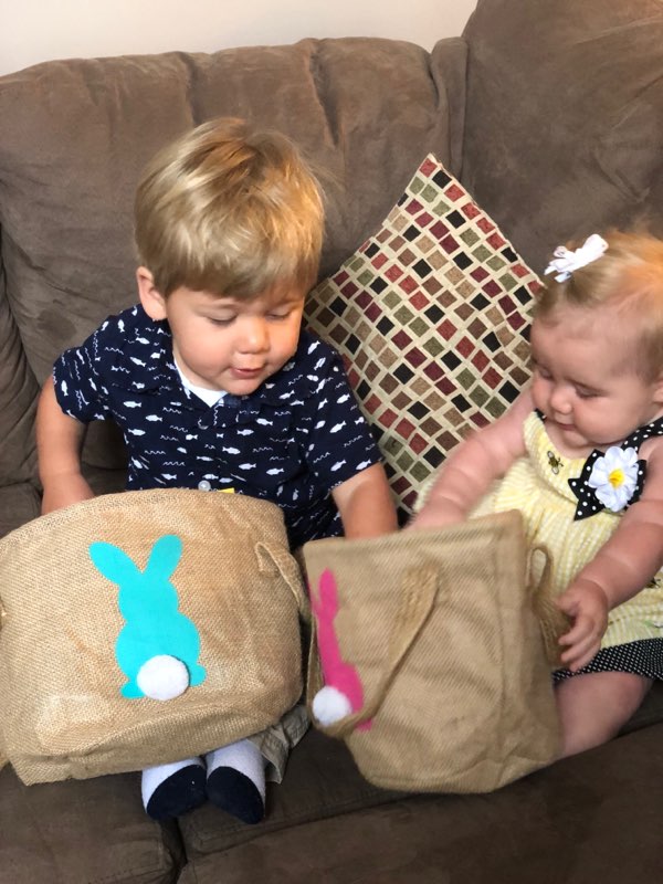 HeyItsHodges's tweet photo. Happy Easter from the Hodges! https://t.co/9WKG3sk7YB