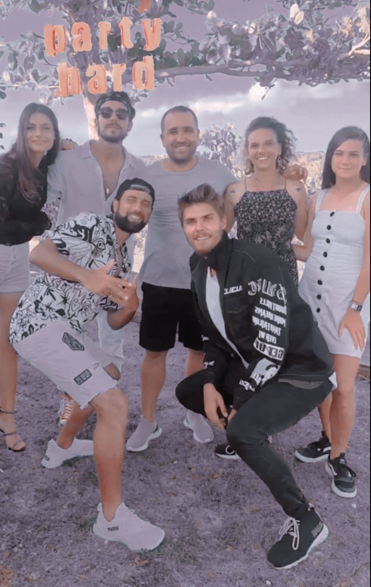 ssenarun's tweet photo. oha aşırı iyi jdkflvb 🌈#survivor2020 https://t.co/BqNtaRRlK5