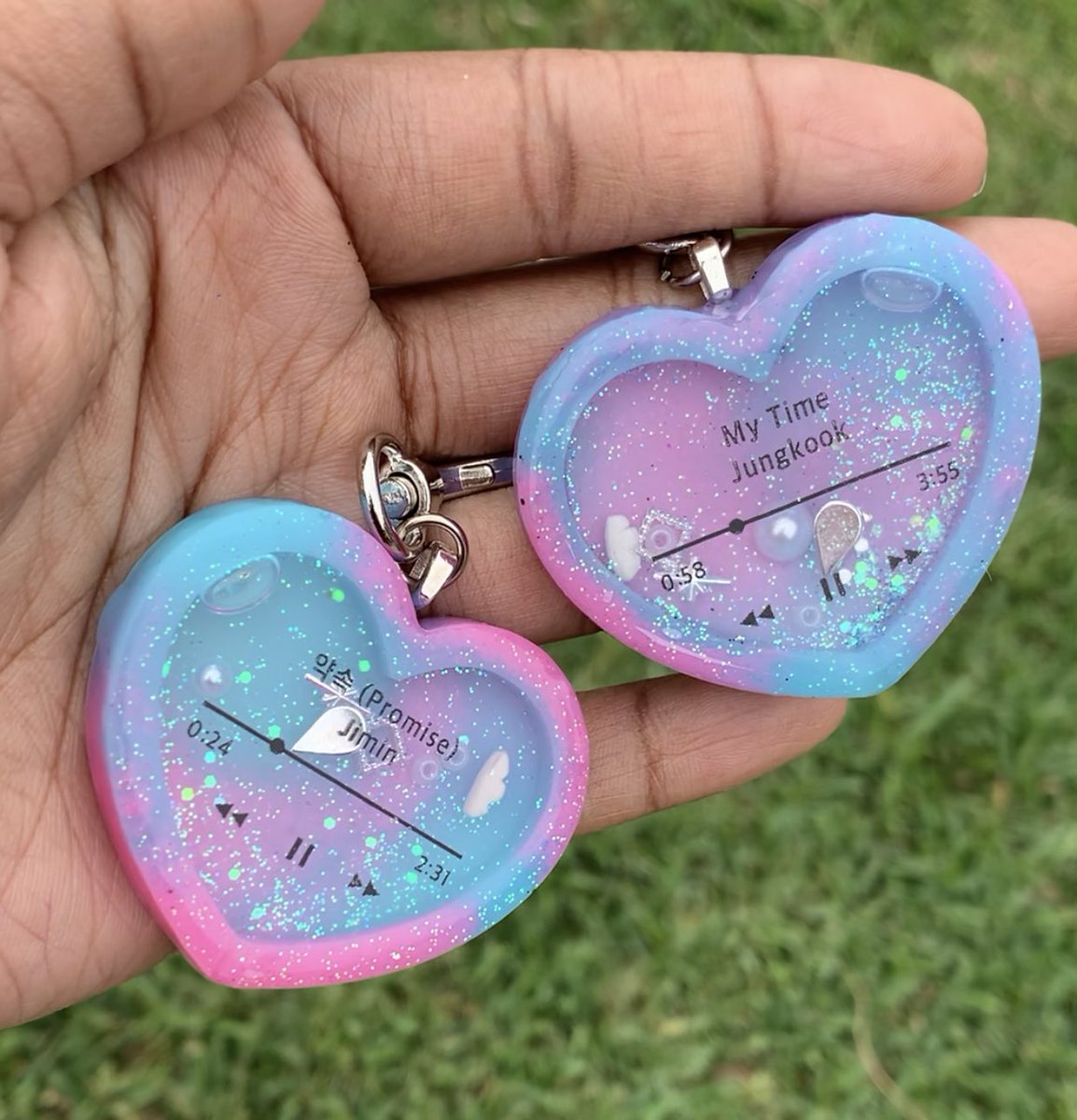 renaleii's tweet photo. —◈「 BTS GIVEAWAY: BDAY GA 」

prizes:
◈ mots 7 album
◈ army bomb mots edition
◈ holographic polaroid
◈ clear bag
     ↳ @SadinYellowShop
◈ shaker keychain
     ↳ @airsign_studios

• rules:
— rt + like
— must be following all 3 of us!

• info:
— ww
— ends 5/10 ; my bday https://t.co/LoNxAbzbeY