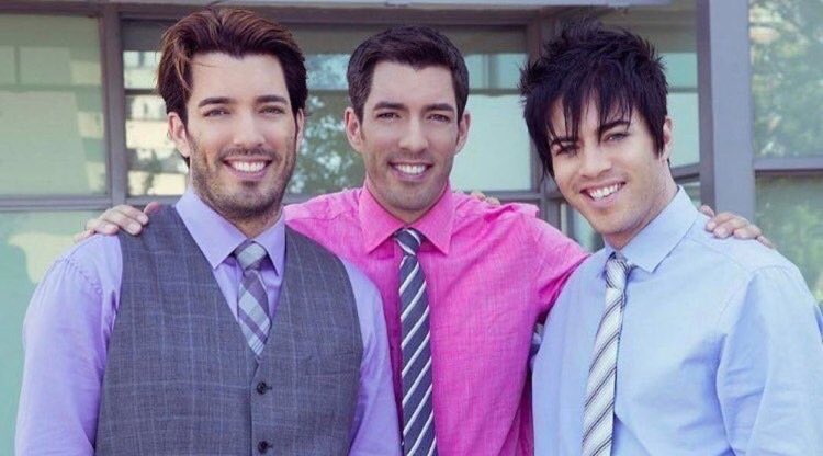 _dannydch's tweet photo. I didn’t realize Pete Wentz was the third Property Brother https://t.co/ITSuEP69bF