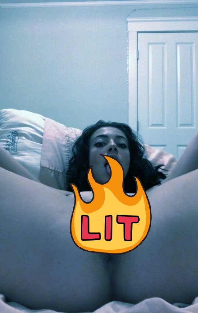 LucieCS2's tweet photo. Demain si je franchis les 400 abonne je poste sans l'emoji ❤👅 https://t.co/TYOTTzGKOm