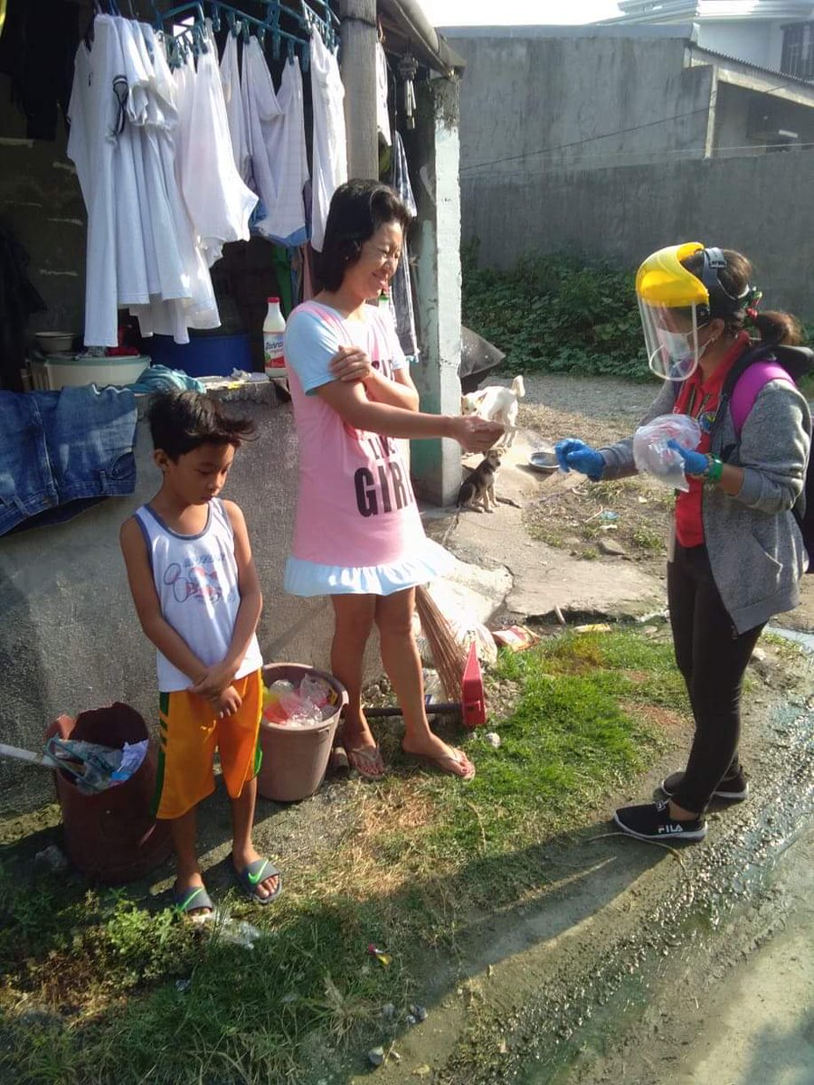 valenzuelacity's tweet photo. Nagsimula na ang house-to-house distribution ng wave 2 food vouchers sa lahat ng barangay sa Lungsod ng Valenzuela. Abangan ang aming team para sa inyong food voucher. Basahin mabuti ang detalye sa inyong food voucher para sa claiming instructions. #AlagangValenzuelano https://t.co/aWtyPsIUUb