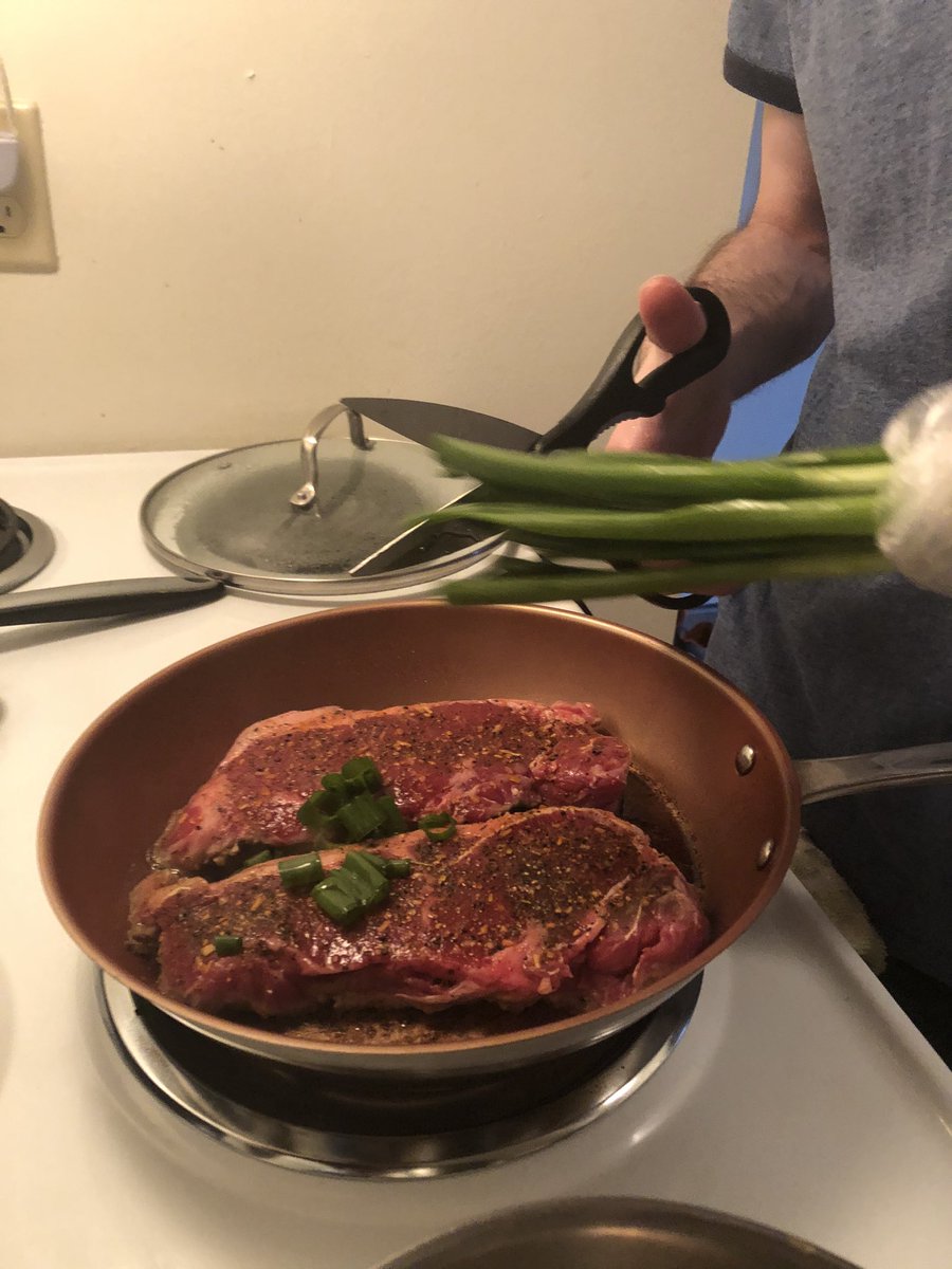cheyennegypsy's tweet photo. Easter dinner #easterinquarantine https://t.co/uUxLzwoxpl