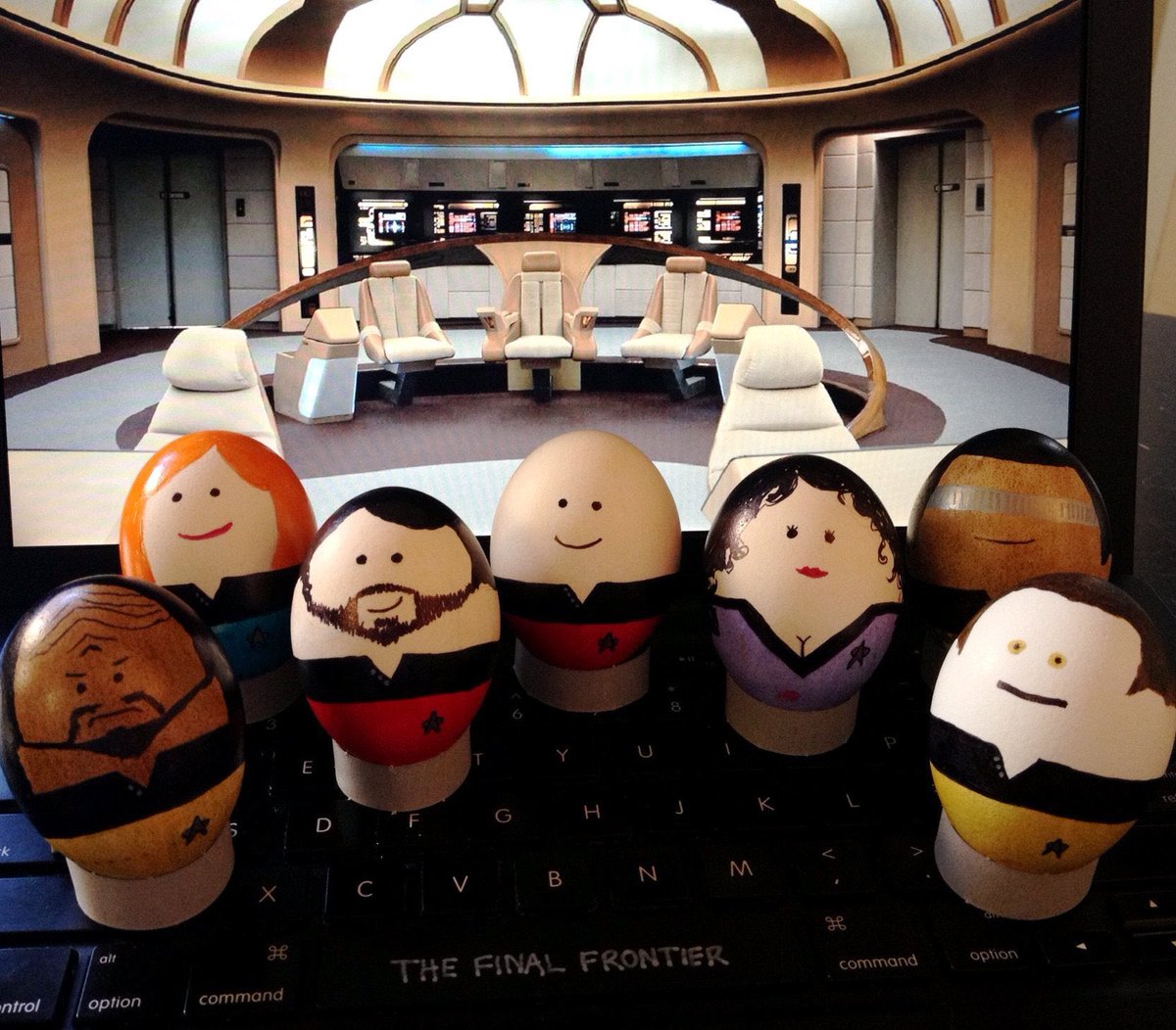 GarrettRWang's tweet photo. Happy Easter Everyone! Someone needs to recreate this image with VOY characters lol #StarTrek #TNG https://t.co/hqlAVRzPYr