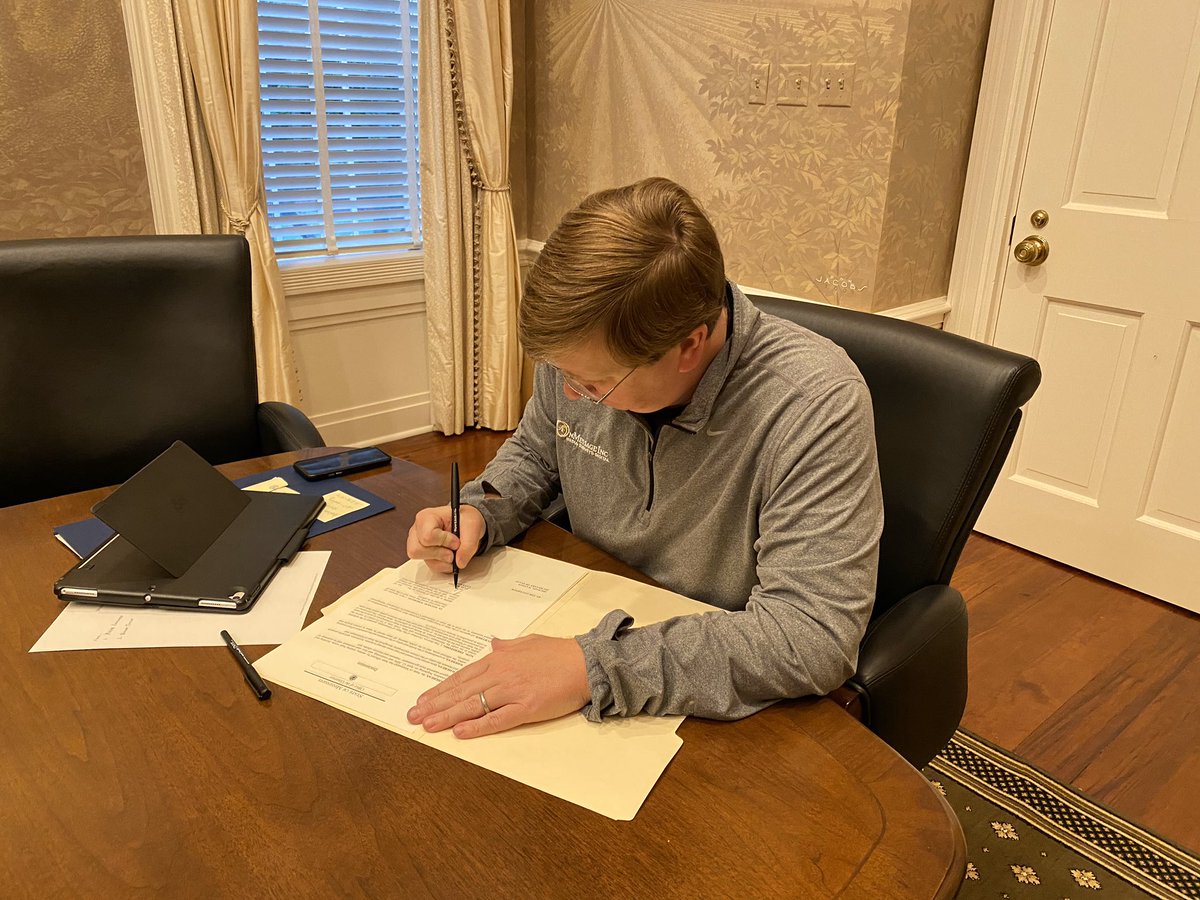 Tonight, I declared a state of emergency to protect the health and safety of Mississippians in response to the severe tornadoes and storms hitting across the state. 1/3