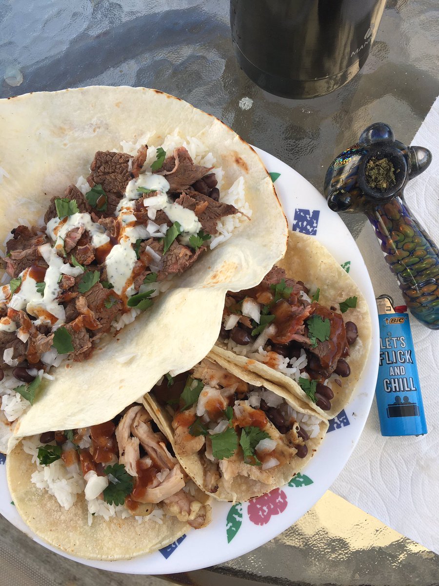 kingxxxpig42's tweet photo. Time to Eat #burritos #tacos #carne #pollo #dinner #grub #munchies #rice #blackbeans #cilantro #whiteonion #secretsauce #weed #bowl #bic #highlife #cannabis #cannabiscommunity #stoned #majorleaguestoners #pipe #blaze #medicate #appitite https://t.co/EUPGIVcq0s