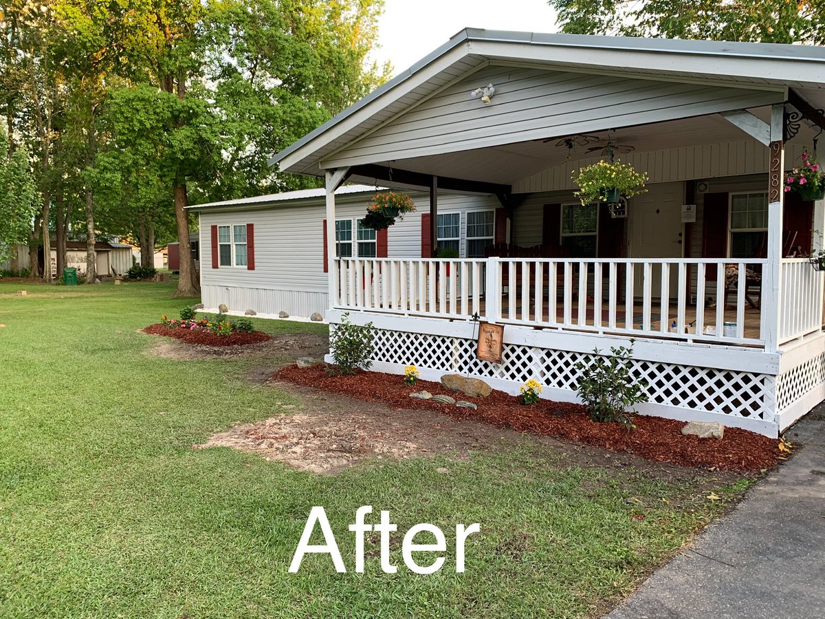 Amy7873's tweet photo. @mick4077 Finished rebuilding my front porch and planting new flower beds! https://t.co/PtkU7PFMcH