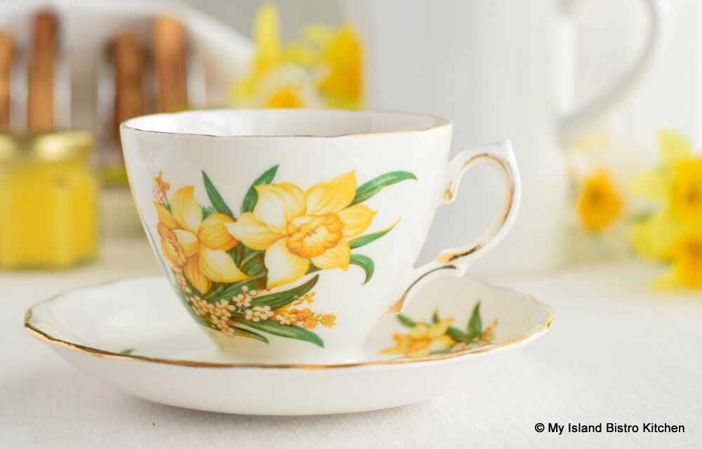 PEIBistro's tweet image. My #teacupoftheday is the bright and cheerful “Spring Daffodils” from Royal Vale. This Malvern-shaped cup bears a spray of yellow daffodils against a white background.#usethegoodstuff because teacups are not just for #afternoontea ! @TeaTimeMag @VictoriaMag @SouthernLadyMag