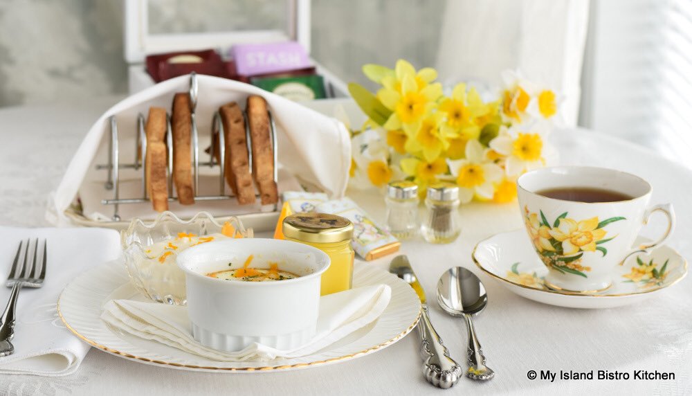 PEIBistro's tweet image. My #teacupoftheday is the bright and cheerful “Spring Daffodils” from Royal Vale. This Malvern-shaped cup bears a spray of yellow daffodils against a white background.#usethegoodstuff because teacups are not just for #afternoontea ! @TeaTimeMag @VictoriaMag @SouthernLadyMag