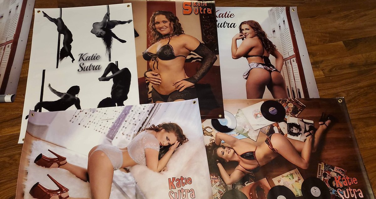 KatieSutra's tweet photo. 8x10 prints ($15), 2'x3' posters ($50) & magazine ($25) available for purchase! Hit me up peeps!
#Cashapp payments/tips- $TheRealKatieSutra
#Quarantine #TeamKatieSutra #TinyButMighty #MidgetStripper #FunSize #Showgirl #RedHead #FeatureEntertainer #MissNudeEntertainerOfTheYear https://t.co/DDdHikQoXB