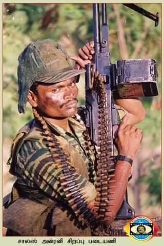 VKanthalingam's tweet image. தமிழீழ விடுதலைப் புலிகளின் முதலாவது இராணுவ மரபுப் படையணியான லெப் சாள்ஸ் அன்ரனி சிறப்பு படையணிப் போராளிகள்...!
#CASR #LTTE #🐯🐯🐯