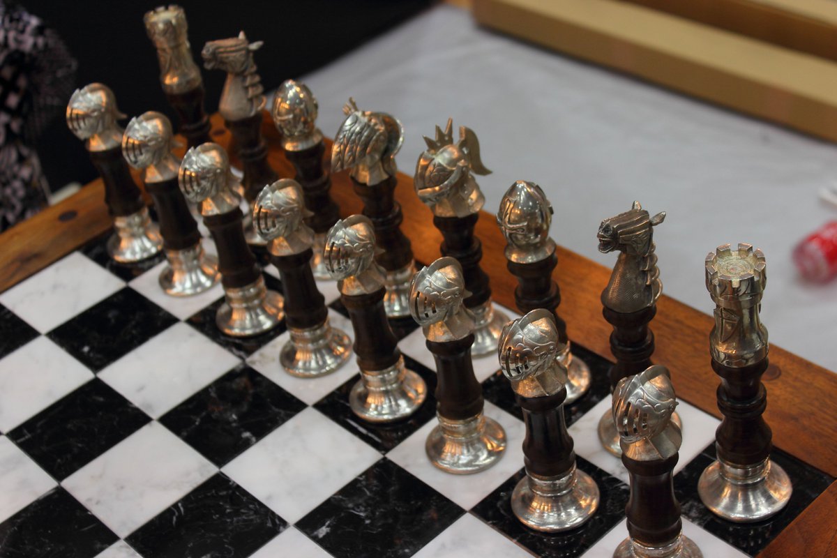aki_chevalier's tweet image. チェス、騎士、仮面などをモチーフとした作品を錫で作る造形作家。
HP hiroakimatsui.com
instagram instagram.com/hiroaki.matsui…
通販
minne minne.com/@akichevalier
SUZURI suzuri.jp/chevalier
デザイン・原型を担当したチェス型照明「CHENDANT」HP sg-inc.jp/supremeglory.h