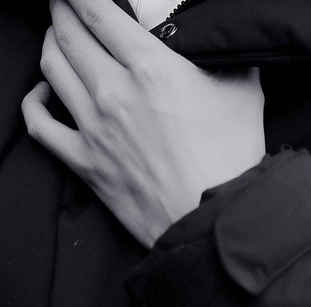 seonghwa’s beautiful hands ; a thread