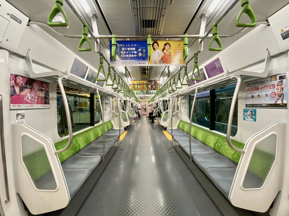 ChinoCadd's tweet photo. Empty trains in Tokyo after the declaration of State of Emergency. https://t.co/BlVBczaLG1