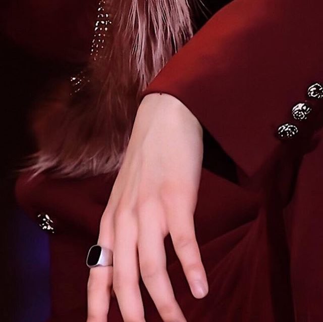 seonghwa’s beautiful hands ; a thread