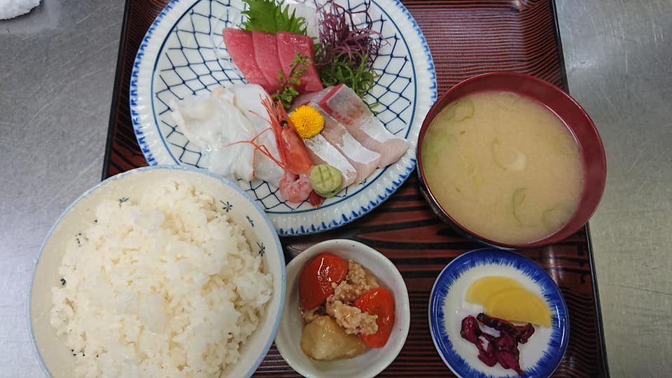 本厚木 厚木情報 厚木らぼ編集部 呑み喰いや一條さんもテイクアウトはじめられました 宴会で利用したことがありますが美味しいです 住所 厚木市水引1 14 15 昼11時30 14時 夜16時 時 電話046 221 1452 携帯090 2218 6443 下記1 000円 焼魚と鳥唐
