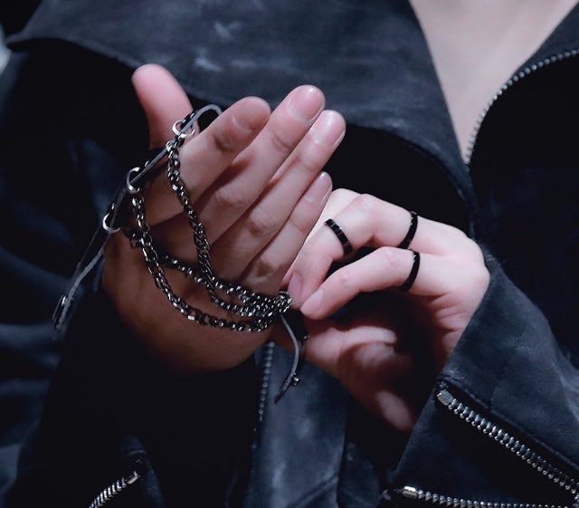 seonghwa’s beautiful hands ; a thread