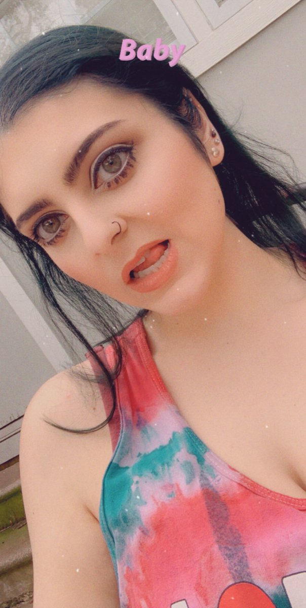 h0ly_trinity's tweet photo. Been a hot minute since ya girl wore makeup. 😍 #IBuiltMe https://t.co/AJSCXlSkqR