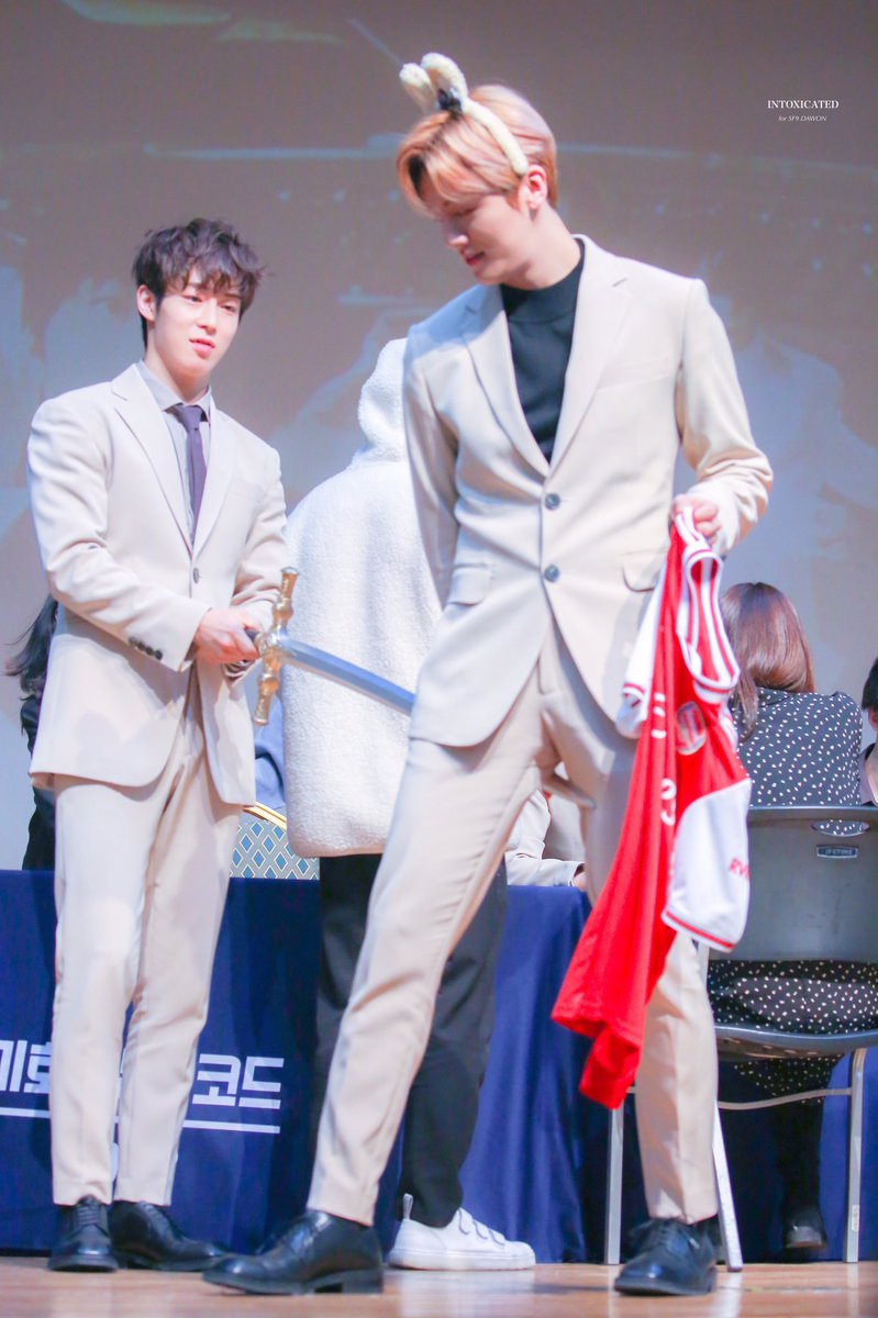 DW_xxx95's tweet photo. 200131
โฆ๏ธ
#SF9 #์์ค์ํ๋์ธ
#DAWON #DW #YOUNGBIN
#๋ค์ #์ํ #์๋น #์๋ค #YOUNGDA
#ใใฆใฉใณ #ใตใณใใงใฏ #ใจใณใใณ https://t.co/KtpEPydD6I