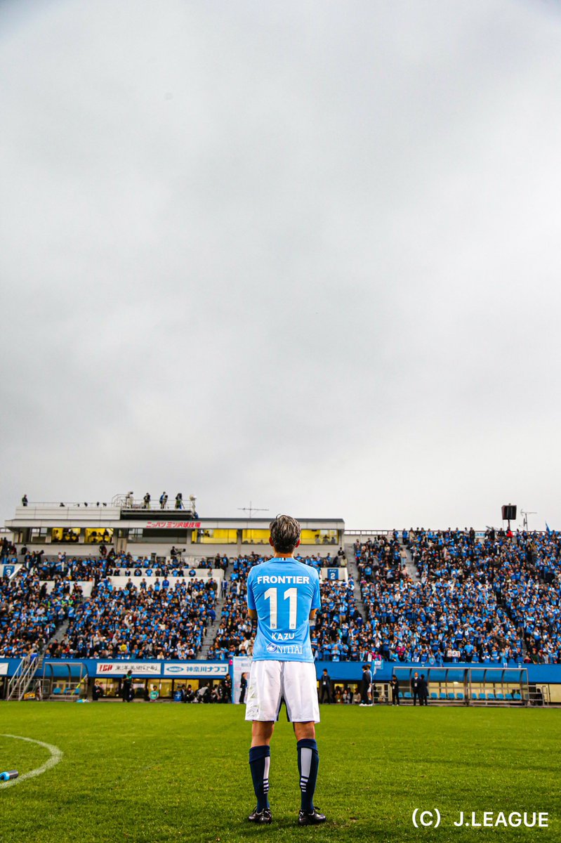 横浜fc 公式 横浜fcの選手を順番に かっこいい写真とともに紹介 No 11 Fw 三浦知良 1967年2月26日生まれ 177cm 72kg コメント欄でみなさんからもカズ選手の紹介 今シーズンの応援コメントをお願いします Yokohamafc 横浜fc みんなで選手