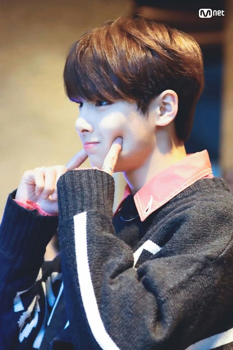 minnie: heres a thread of innie looking like the absolute adorable prince that he is: